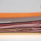 Le canton de Genève envoie deux courriers aux seniors afin qu'ils puissent préparer au mieux leur retraite (photo prétexte). KEYSTONE/ANTHONY ANEX